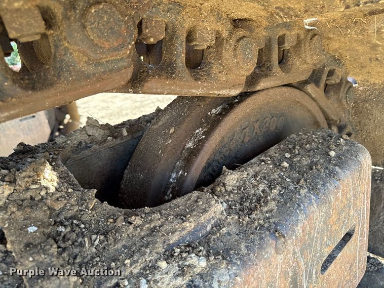 image for item EA1891 2005 John Deere 200C LC excavator