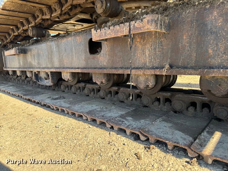 image for item EA1891 2005 John Deere 200C LC excavator