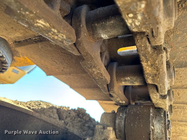 image for item EA1891 2005 John Deere 200C LC excavator