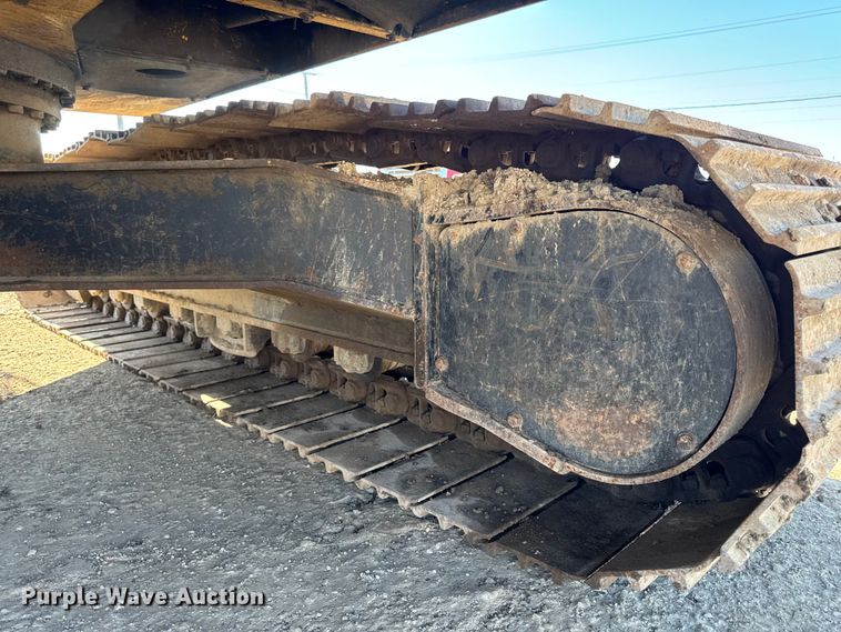 image for item EA1891 2005 John Deere 200C LC excavator