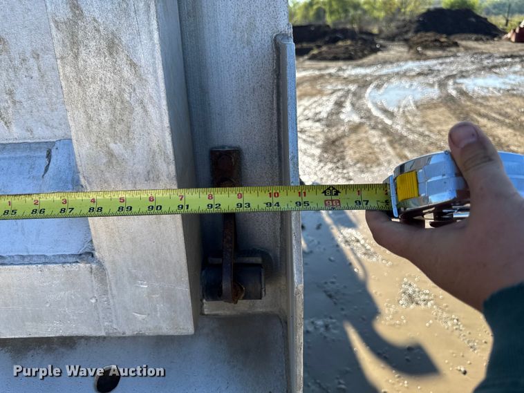 image for item EA1892 2007 Sterling L9500 dump truck