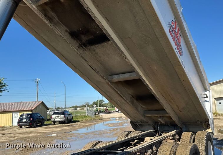 image for item EA1892 2007 Sterling L9500 dump truck