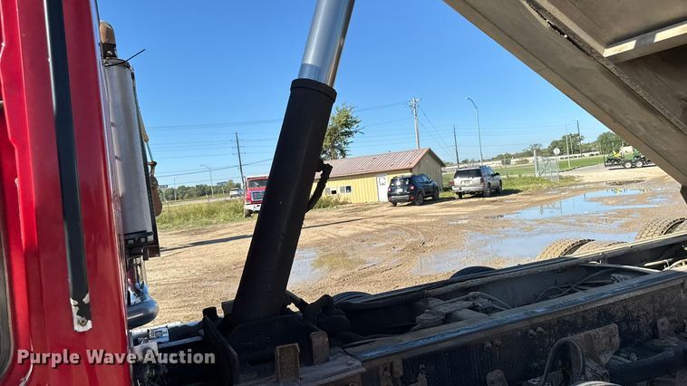 image for item EA1892 2007 Sterling L9500 dump truck