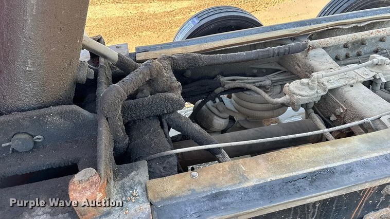 image for item EA1892 2007 Sterling L9500 dump truck