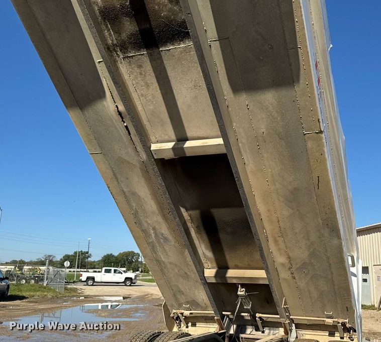 image for item EA1892 2007 Sterling L9500 dump truck