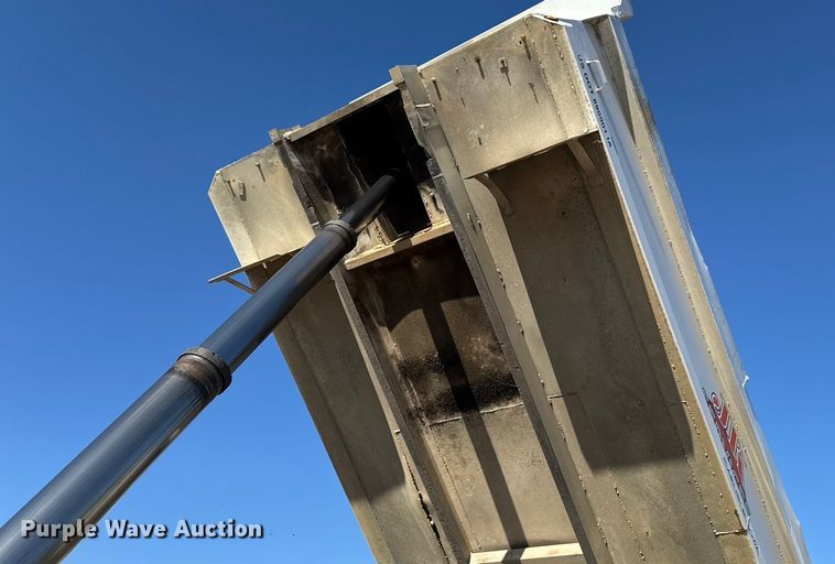 image for item EA1892 2007 Sterling L9500 dump truck