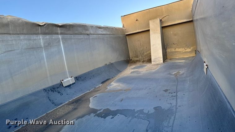 image for item EA1892 2007 Sterling L9500 dump truck