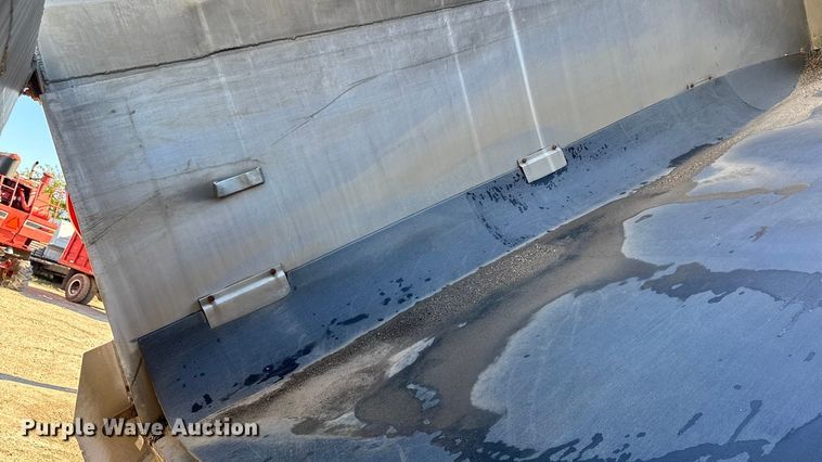 image for item EA1892 2007 Sterling L9500 dump truck