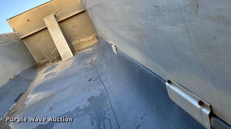 image for item EA1892 2007 Sterling L9500 dump truck