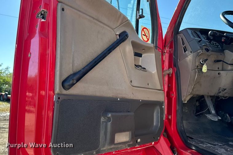 image for item EA1892 2007 Sterling L9500 dump truck