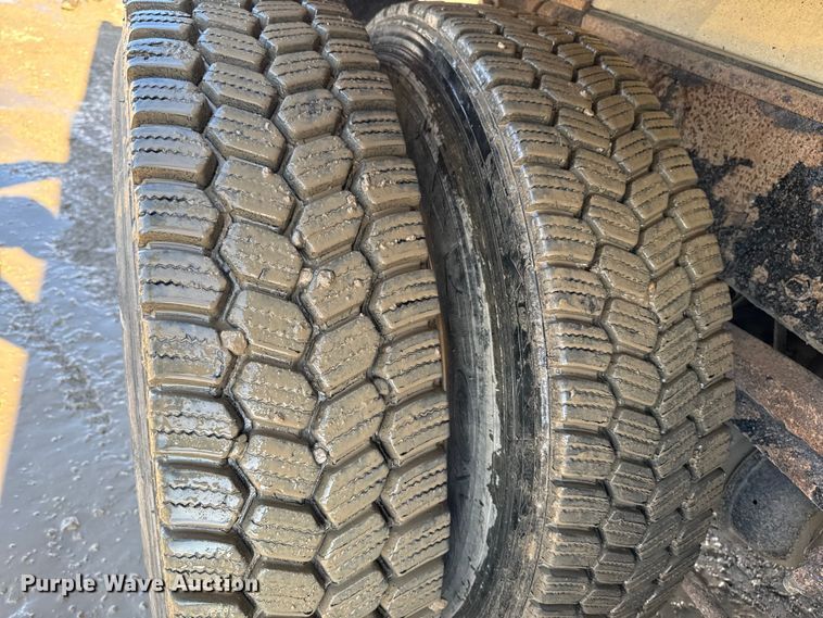 image for item EA1892 2007 Sterling L9500 dump truck