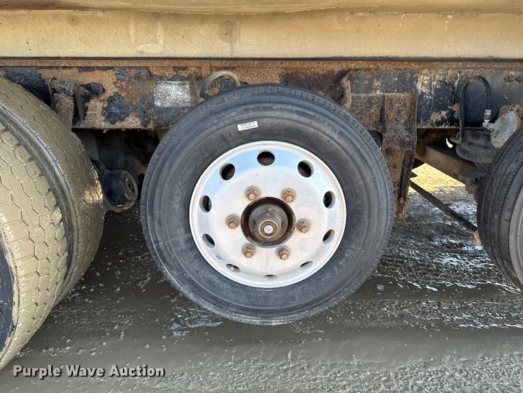 image for item EA1892 2007 Sterling L9500 dump truck