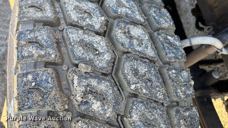 image for item EA1892 2007 Sterling L9500 dump truck