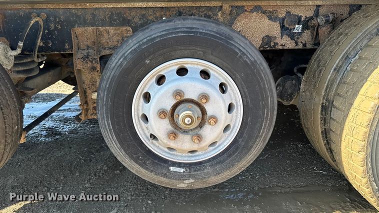 image for item EA1892 2007 Sterling L9500 dump truck