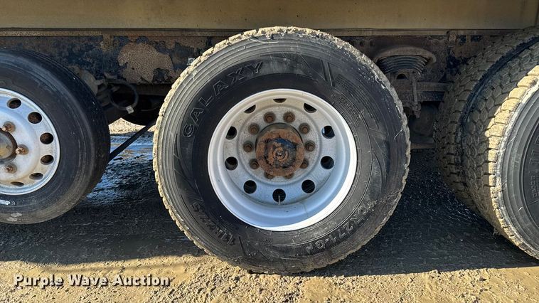 image for item EA1892 2007 Sterling L9500 dump truck