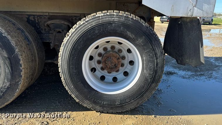 image for item EA1892 2007 Sterling L9500 dump truck