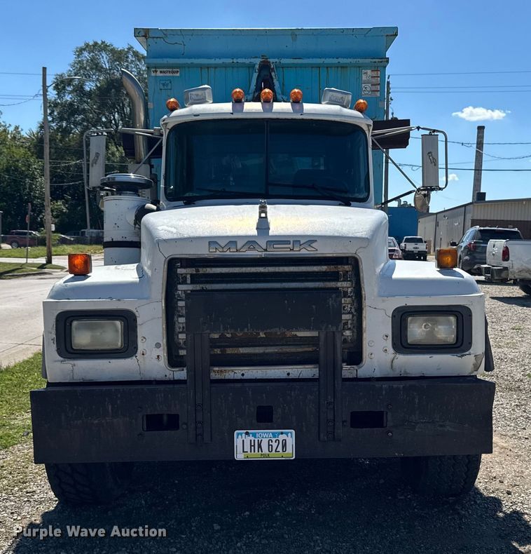 image for item EA1896 2000 Mack RD hook lift truck