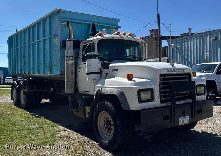 image for item EA1896 2000 Mack RD hook lift truck