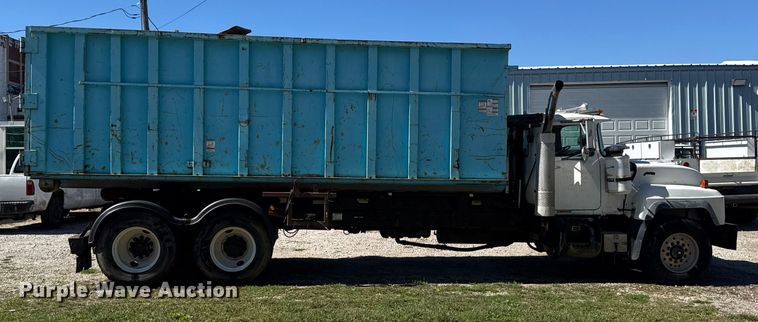 image for item EA1896 2000 Mack RD hook lift truck