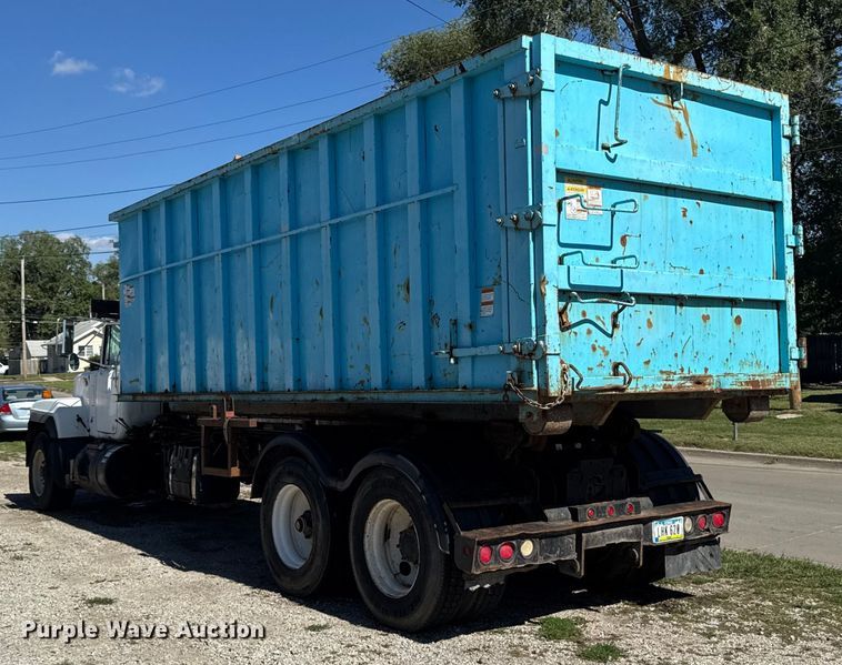 image for item EA1896 2000 Mack RD hook lift truck