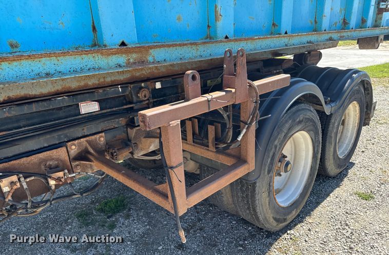 image for item EA1896 2000 Mack RD hook lift truck