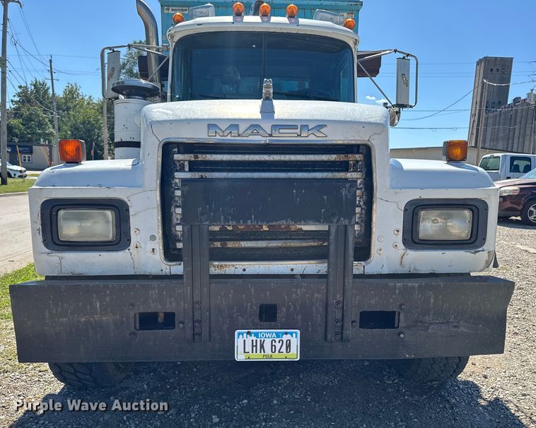 image for item EA1896 2000 Mack RD hook lift truck