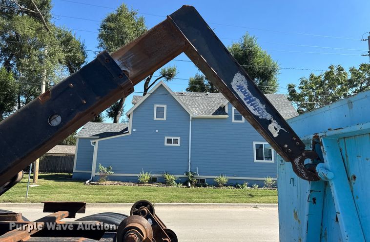 image for item EA1896 2000 Mack RD hook lift truck