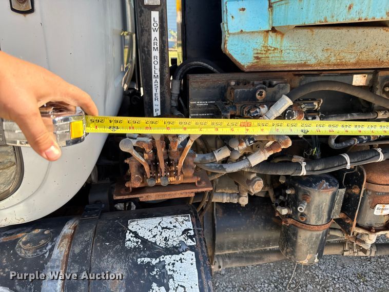 image for item EA1896 2000 Mack RD hook lift truck