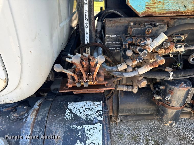 image for item EA1896 2000 Mack RD hook lift truck