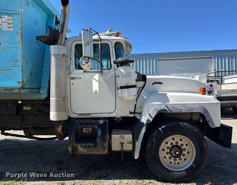 image for item EA1896 2000 Mack RD hook lift truck