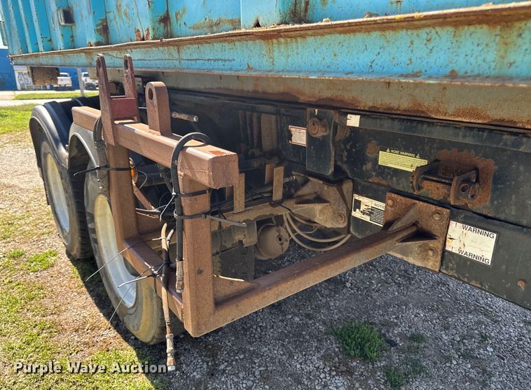 image for item EA1896 2000 Mack RD hook lift truck
