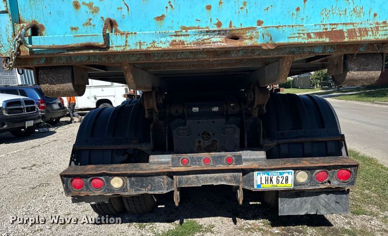 image for item EA1896 2000 Mack RD hook lift truck