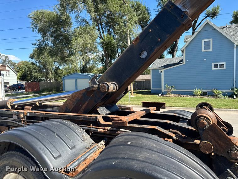 image for item EA1896 2000 Mack RD hook lift truck