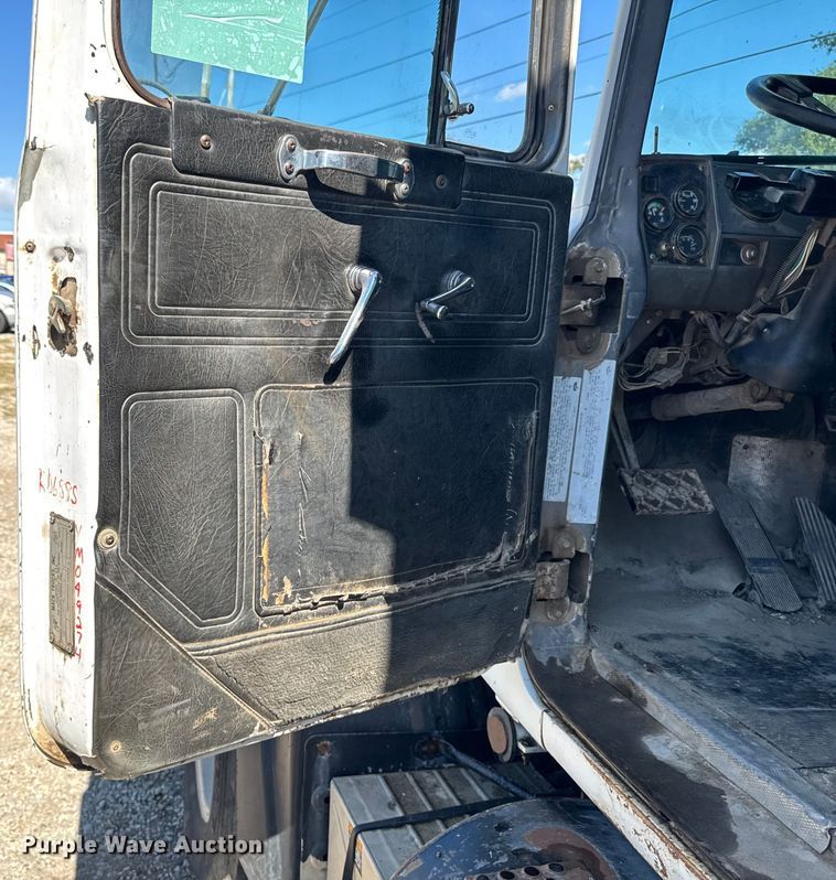 image for item EA1896 2000 Mack RD hook lift truck