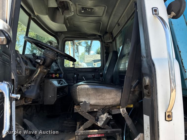 image for item EA1896 2000 Mack RD hook lift truck