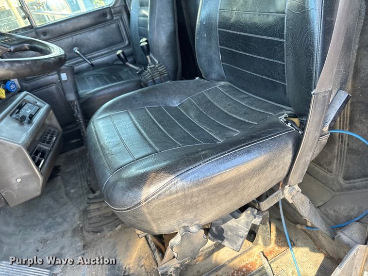 image for item EA1896 2000 Mack RD hook lift truck