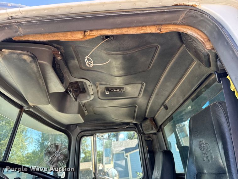 image for item EA1896 2000 Mack RD hook lift truck