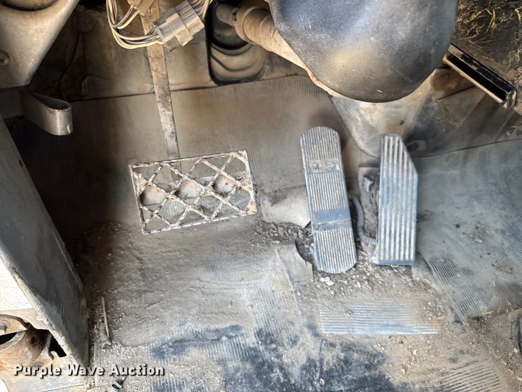 image for item EA1896 2000 Mack RD hook lift truck