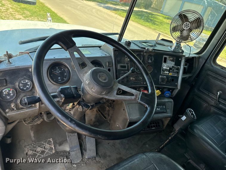 image for item EA1896 2000 Mack RD hook lift truck