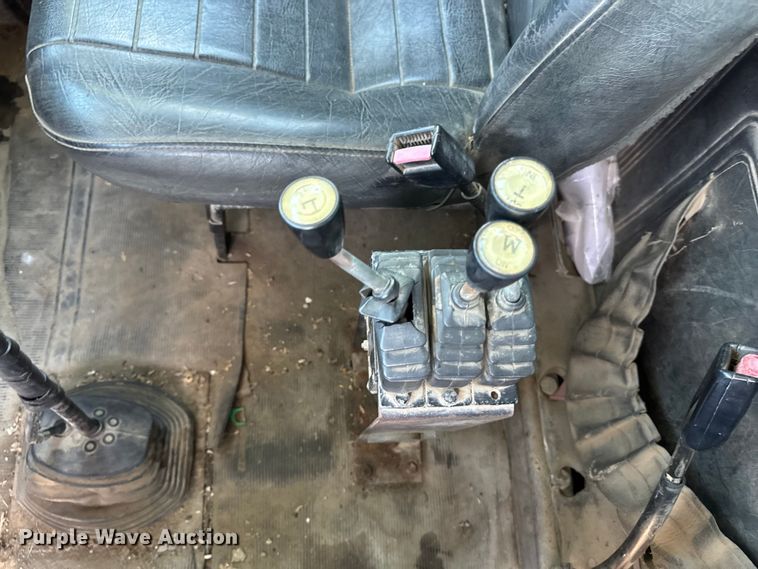 image for item EA1896 2000 Mack RD hook lift truck