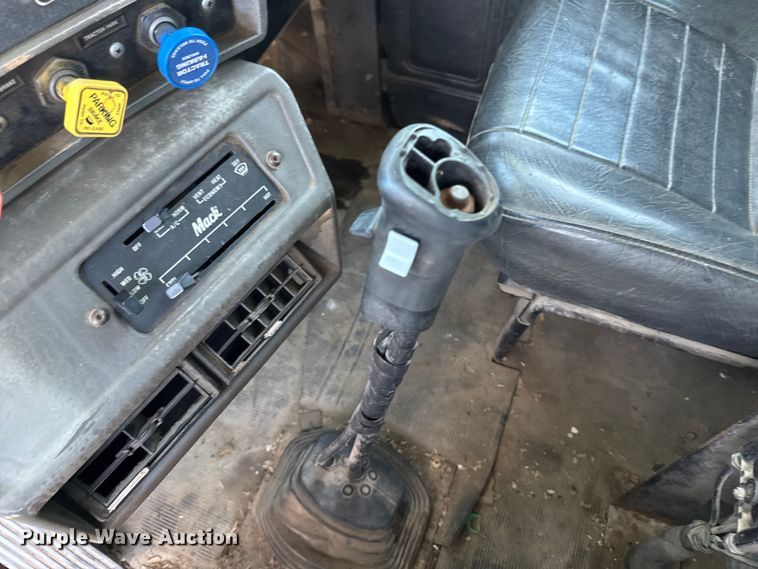 image for item EA1896 2000 Mack RD hook lift truck