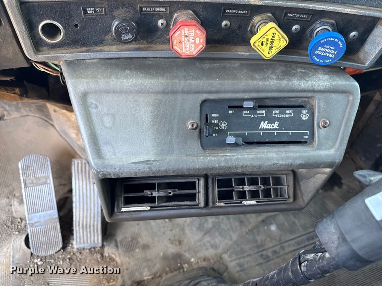 image for item EA1896 2000 Mack RD hook lift truck