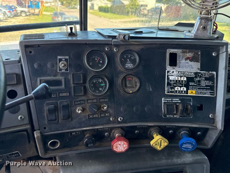 image for item EA1896 2000 Mack RD hook lift truck