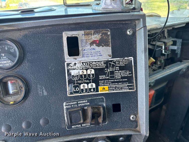 image for item EA1896 2000 Mack RD hook lift truck