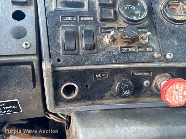 image for item EA1896 2000 Mack RD hook lift truck