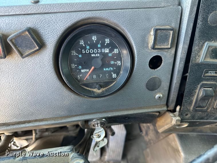 image for item EA1896 2000 Mack RD hook lift truck