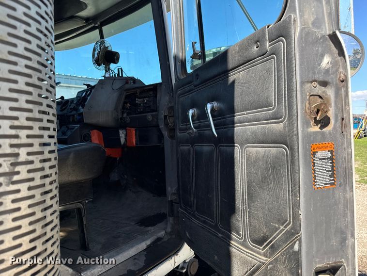 image for item EA1896 2000 Mack RD hook lift truck