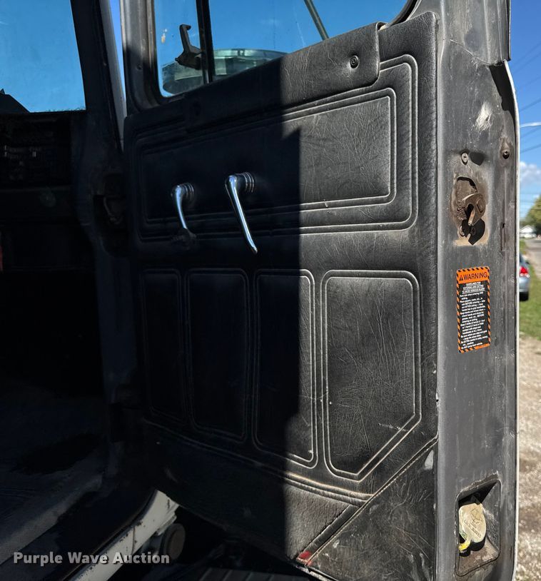 image for item EA1896 2000 Mack RD hook lift truck