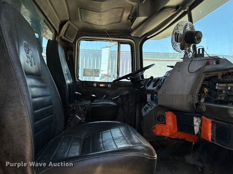 image for item EA1896 2000 Mack RD hook lift truck