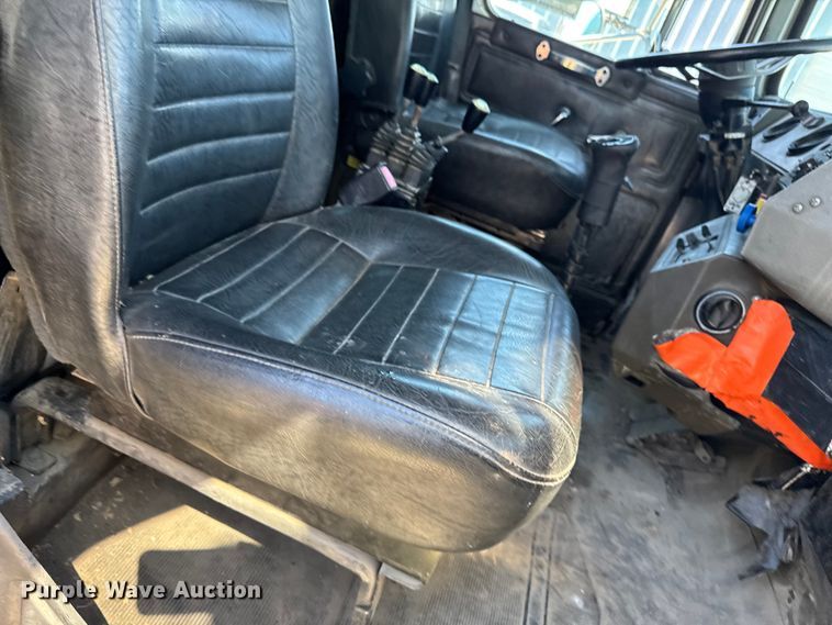 image for item EA1896 2000 Mack RD hook lift truck